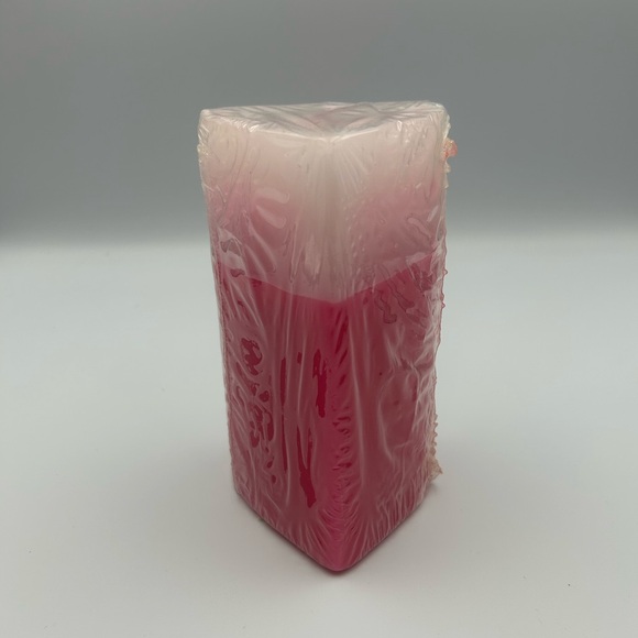 *New* Heart-Shaped Pink and White Candle - Picture 4 of 10